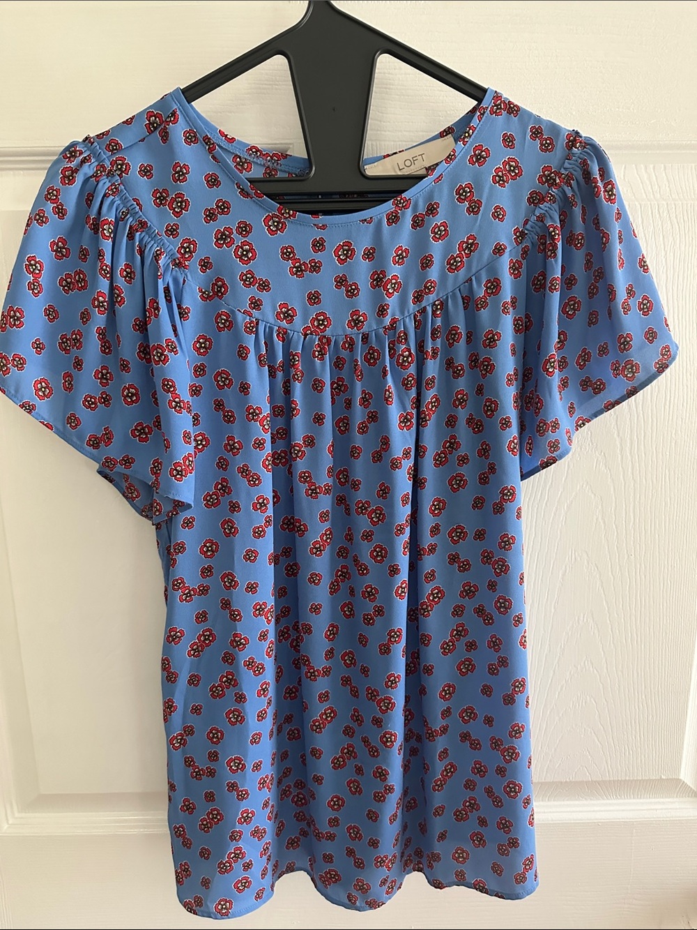 LOFT - Light Blue Floral Short Sleeve Blouse - Size XS